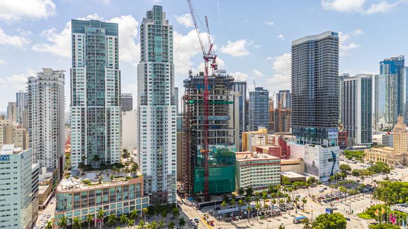 Arquitectura residencial en construcción en Miami